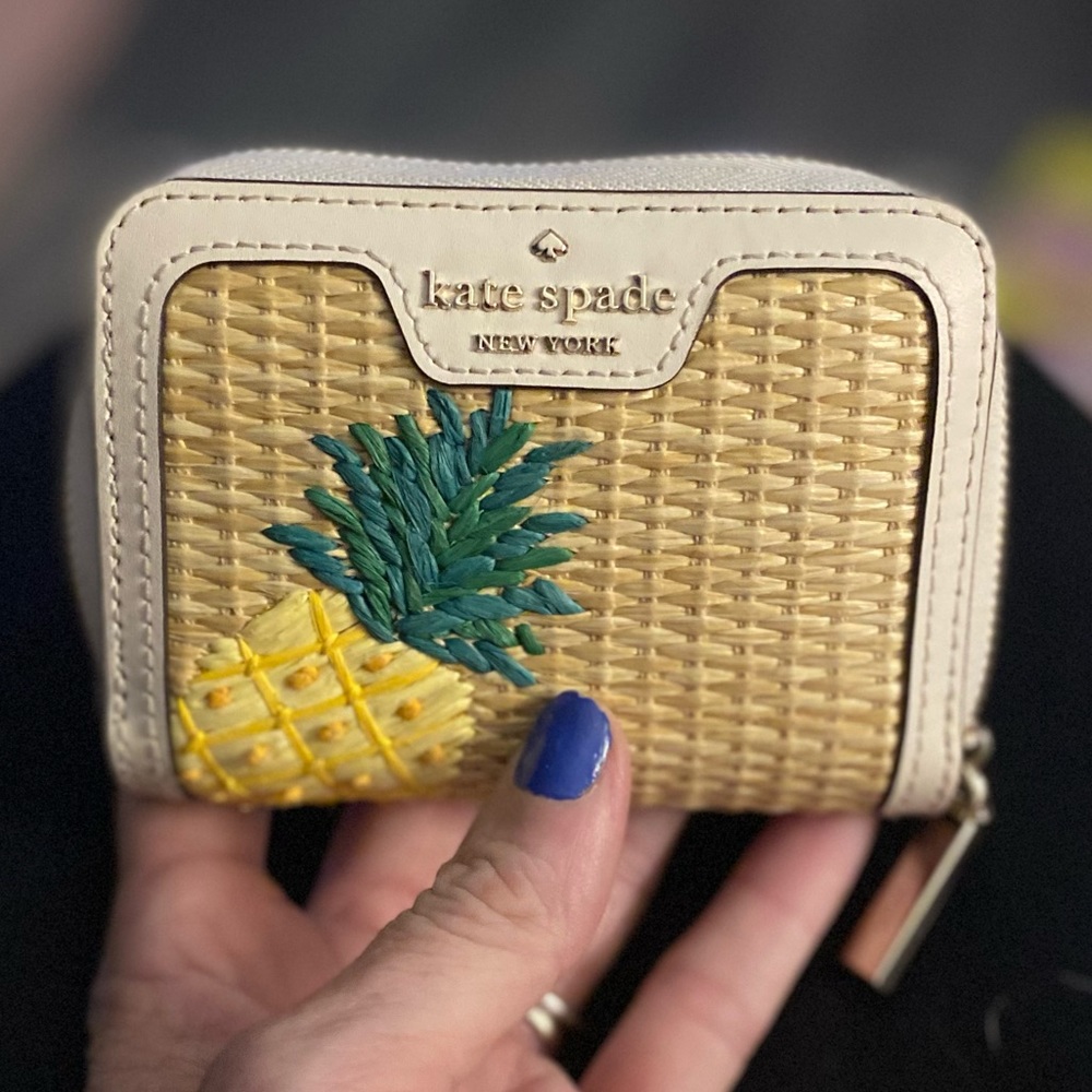 Kate Spade Pineapple 🍍 wallet/card holder.   EUC.